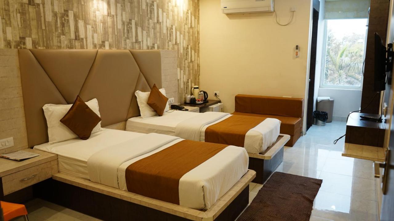 K3 Club Residency Hotel เจฮานซี ภายนอก รูปภาพ